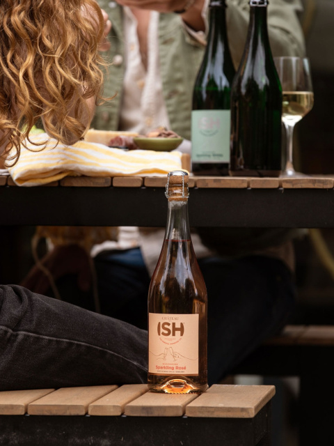 CHÂTEAU DEL ISH SPARKLING ROSE - Różowe Musujące Wino Bezalkoholowe CHÂTEAU DEL ISH SPARKLING ROSE - Różowe Musujące Wino Bezalkoholowe