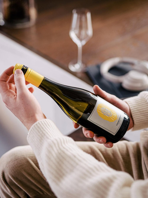 Bezalkoholowe białe wino Chardonnay