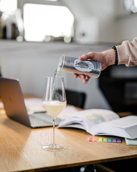 Wino bezalkoholowe w puszce
